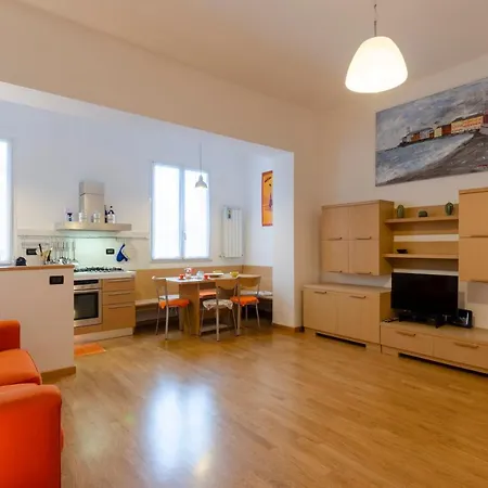 Joivy For 4, Metres From Beach, In شقة